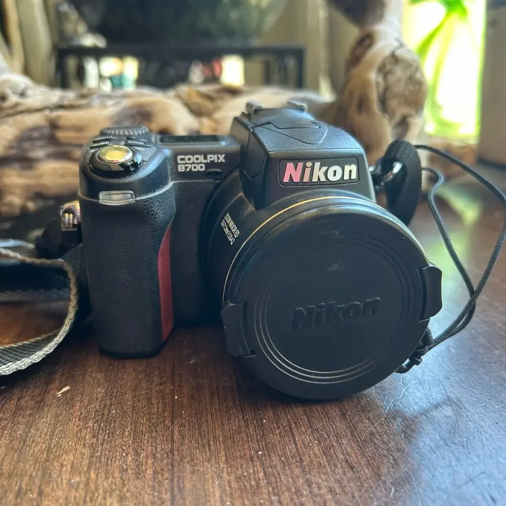 Nikon Coolpix 8700 8.0MP Digital Camera Battery & SD card